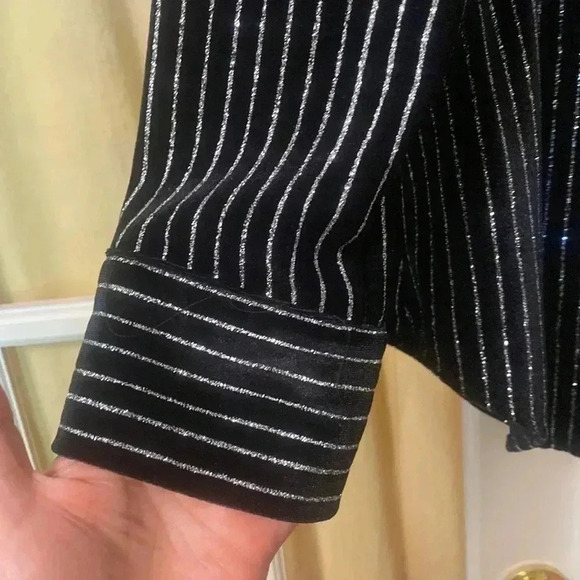 🎥⭐️⭐️🎥  Gorgeous 🎥⭐️⭐️🎥Blazer long sleeve with vertical shining lines - Picture 6 of 9